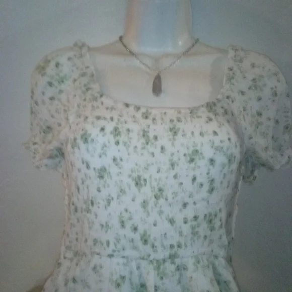 Floral Puff Sleeve Dress Size Medium Necklace Comes With Dress - Picture 2 of 5